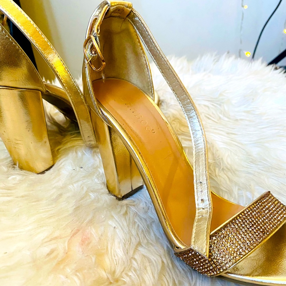 Gold size 7 heels
